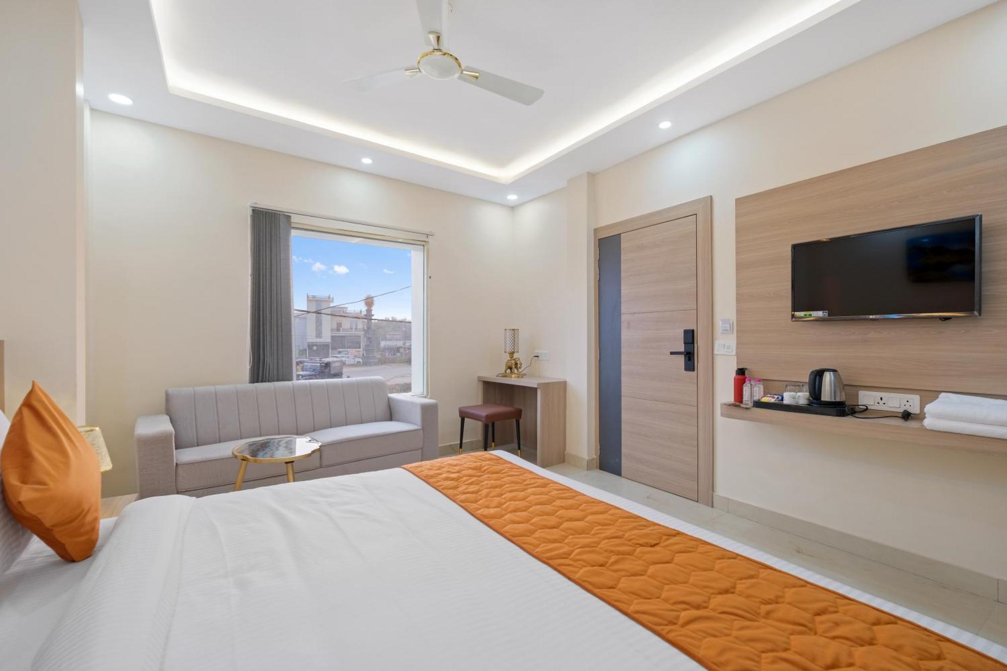 Hotel Sudarshan Ayodhya Экстерьер фото