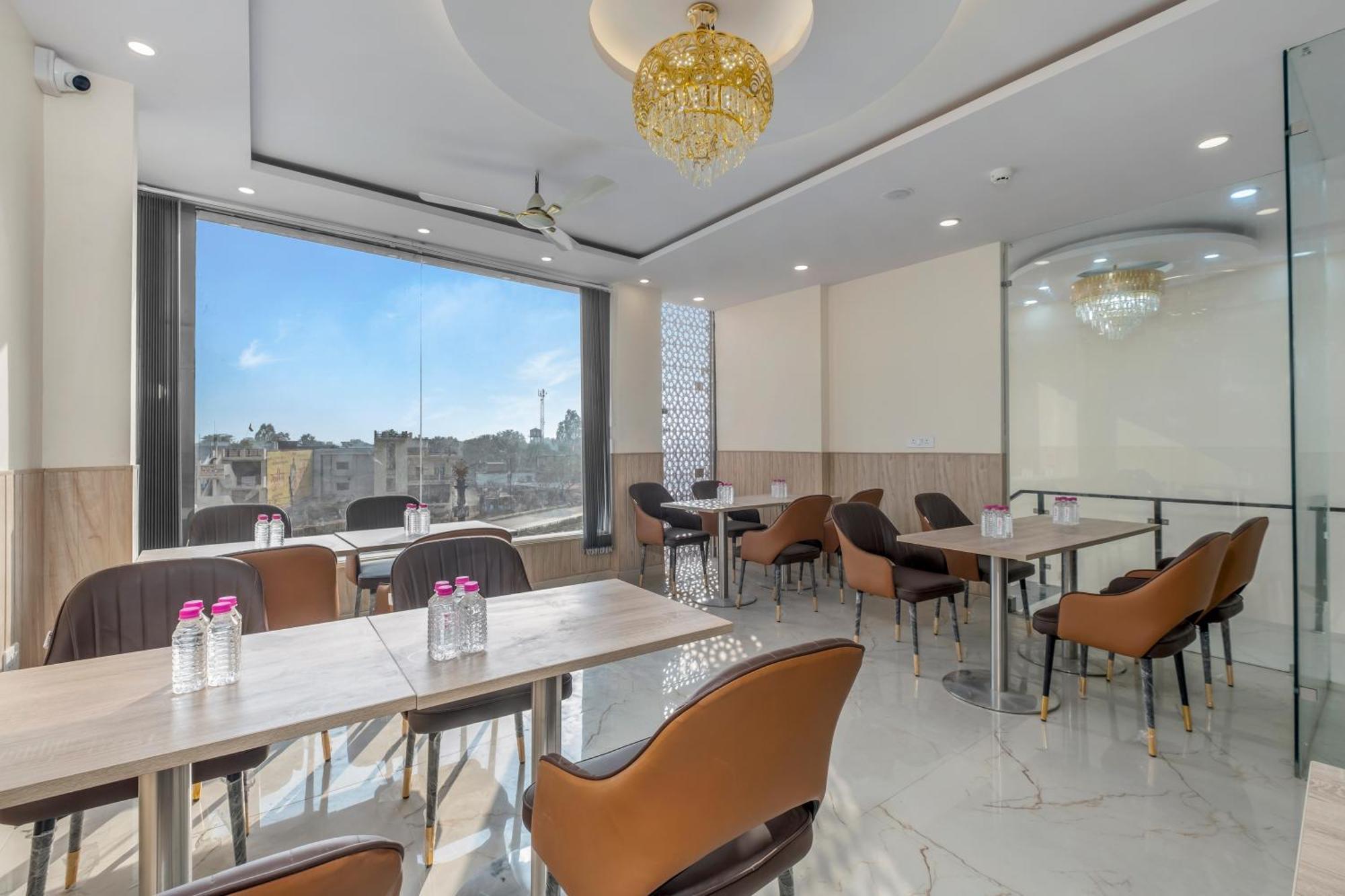 Hotel Sudarshan Ayodhya Экстерьер фото