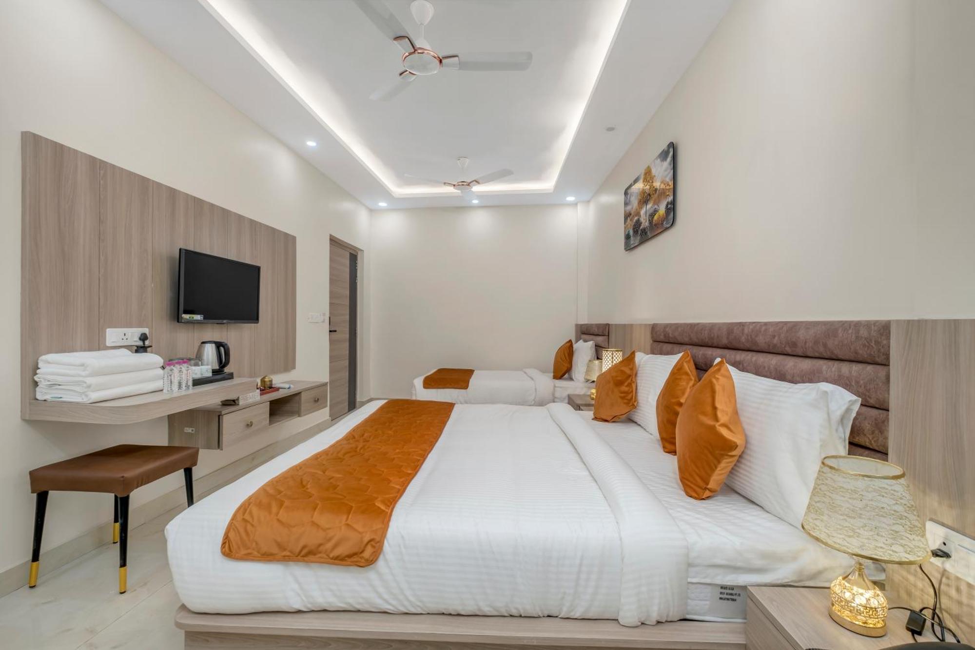 Hotel Sudarshan Ayodhya Экстерьер фото