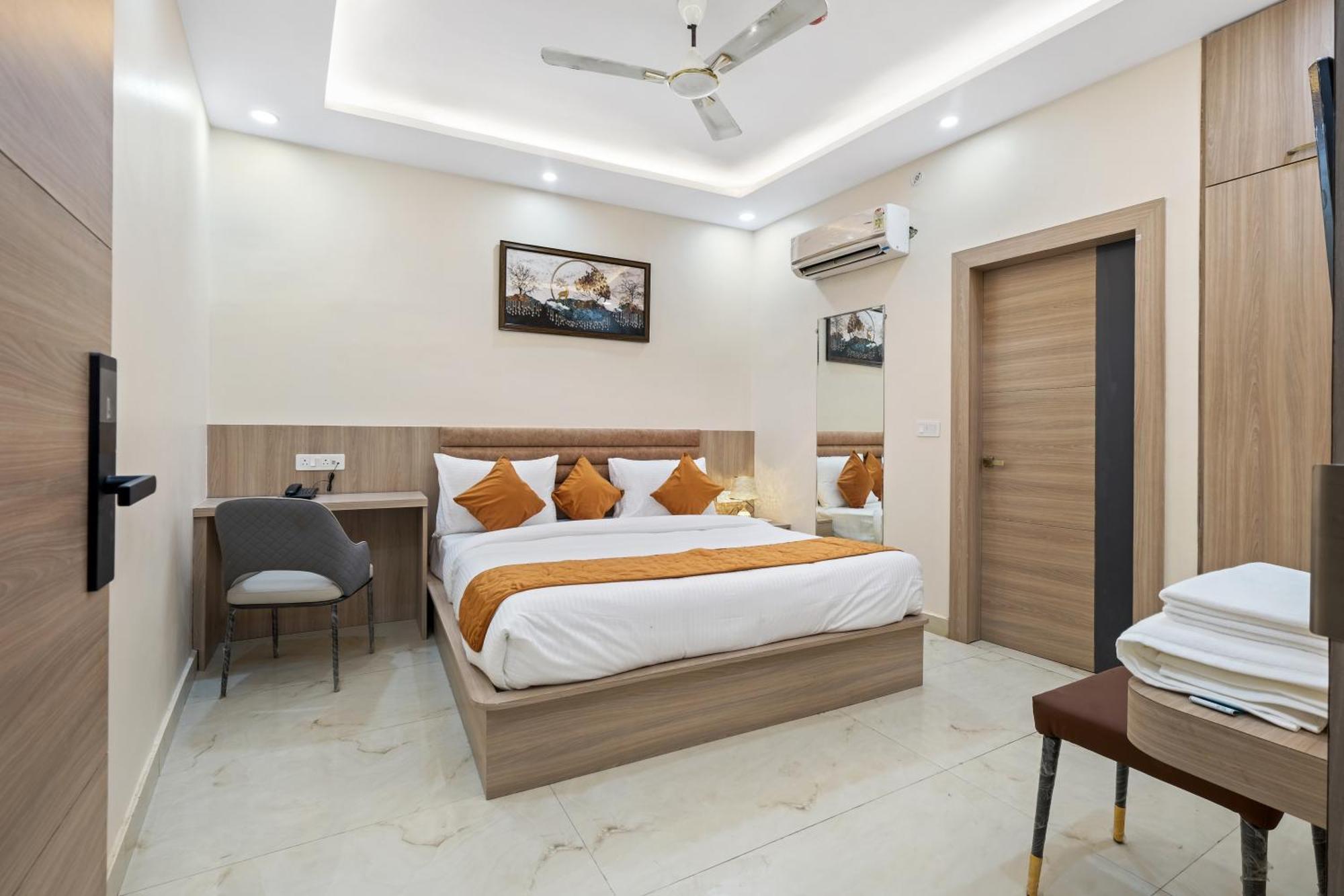 Hotel Sudarshan Ayodhya Экстерьер фото