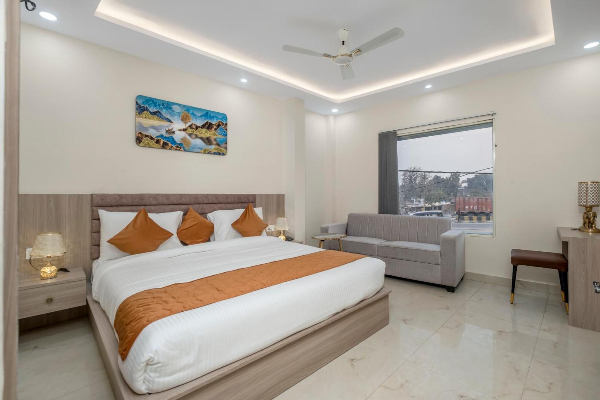 Hotel Sudarshan Ayodhya Экстерьер фото
